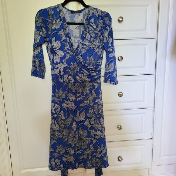 Blue Floral Pattern Dress - Picture 2 of 5